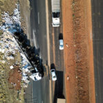 Veja imagens exclusivas da carreta tombada na Washigton Luís, em Rio Preto, sentido Mirassol. Veículos estava cheio de inseticidas e causou transtorno no trajeto.