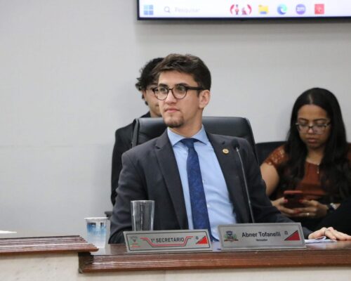 Vereador Abner Tofanelli se afasta do cargo, suplente assume, chefe de seu gabinete pede medida protetiva e fala com o Portal pela primeira vez! Vem saber de tudo aqui!
