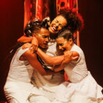 RESENHA CRÍTICA FIT: “Akoko Lati Wa Ni” mostra que a juventude negra já escreveu o futuro do teatro!