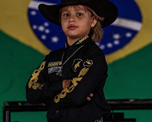 Menino de 10 anos encara touro em desafio beneficente no Country Bulls! Leia tudo aqui!