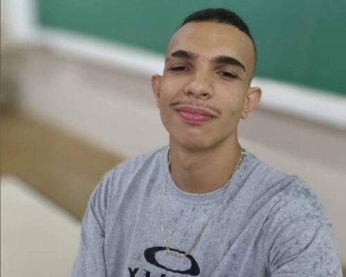 Motociclista Gleysson Dias Cruz, de 23 anos, morre após colisão com ônibus escolar em Nova Granada